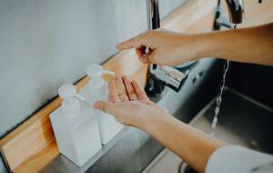 Jabón de manos frente a desinfectantes: ¿El gran debate?