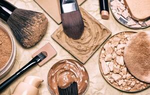 Cómo fomentar el uso de maquillaje en casa con nuestras soluciones sostenibles [traducciones pendientes]